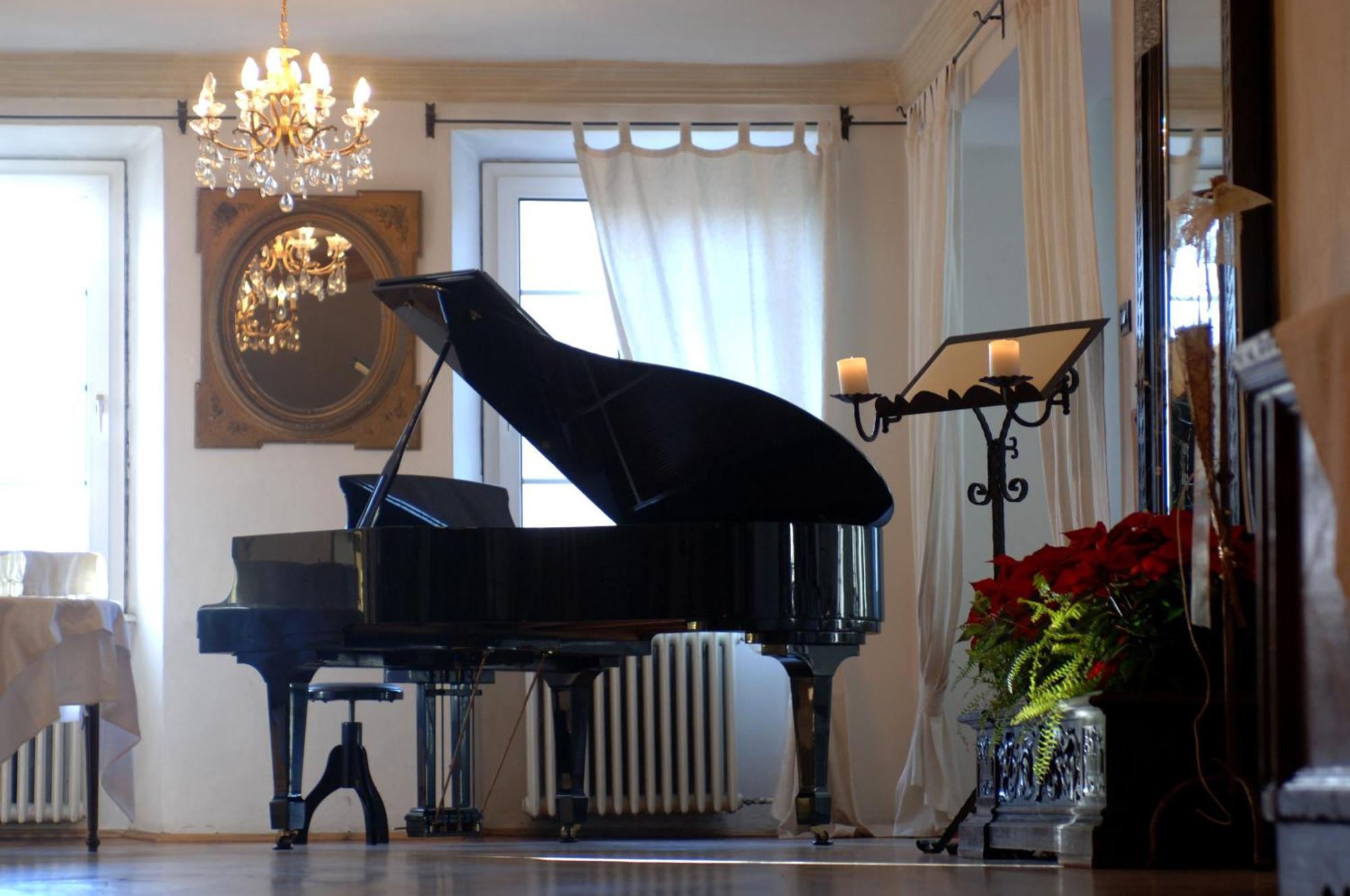 Romantic Hotel Excelsior Cavalese Esterno foto