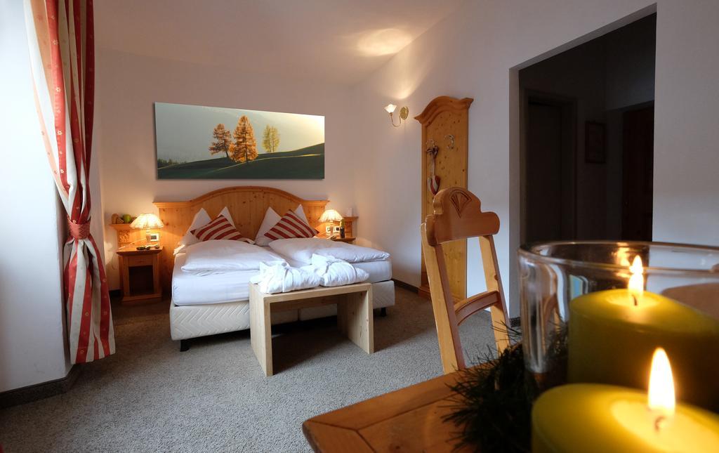 Romantic Hotel Excelsior Cavalese Esterno foto