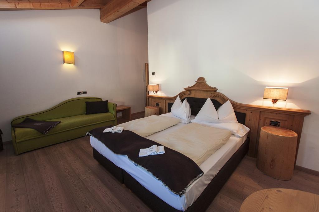 Romantic Hotel Excelsior Cavalese Esterno foto