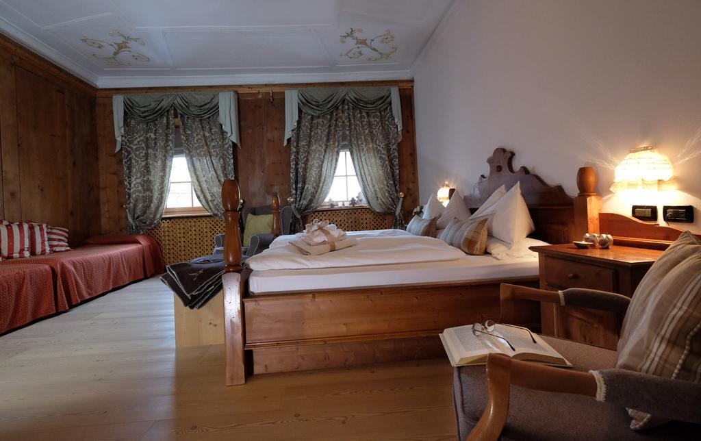 Romantic Hotel Excelsior Cavalese Esterno foto