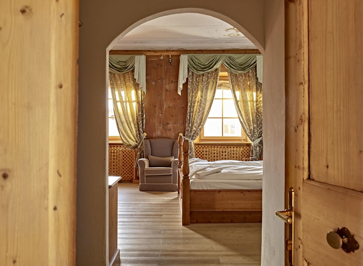 Romantic Hotel Excelsior Cavalese Esterno foto