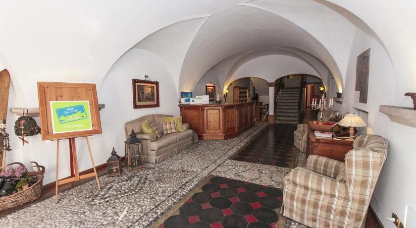 Romantic Hotel Excelsior Cavalese Esterno foto