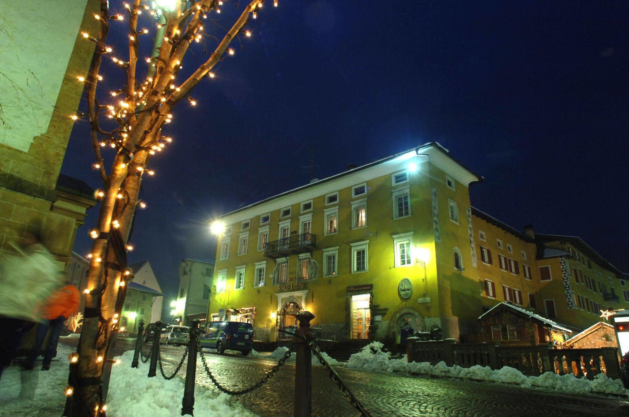 Romantic Hotel Excelsior Cavalese Esterno foto