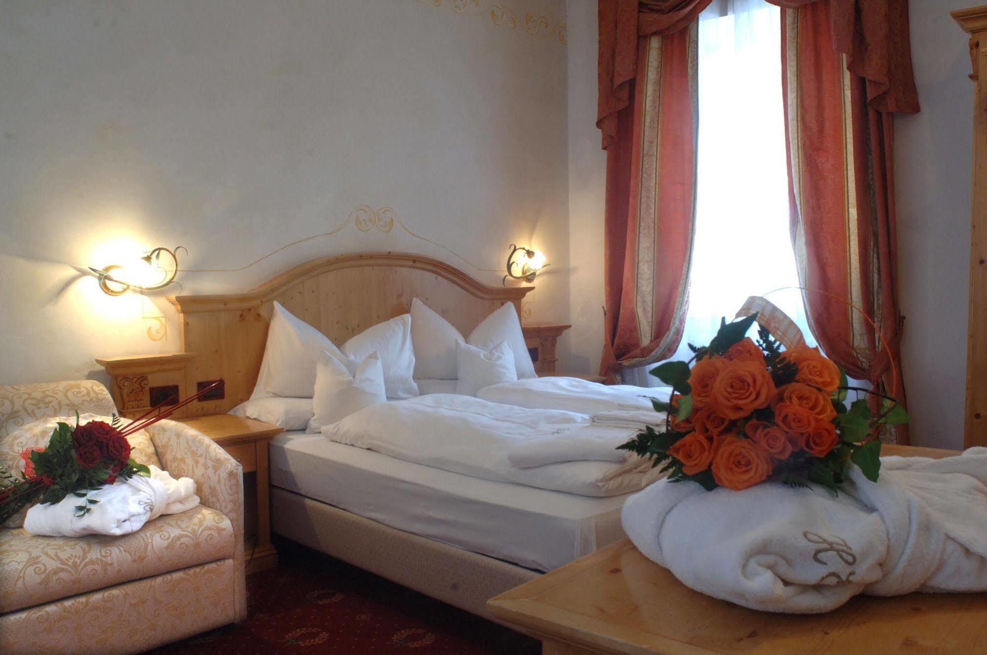 Romantic Hotel Excelsior Cavalese Esterno foto