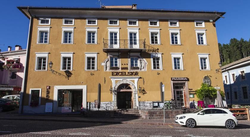 Romantic Hotel Excelsior Cavalese Esterno foto
