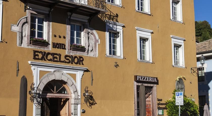 Romantic Hotel Excelsior Cavalese Esterno foto